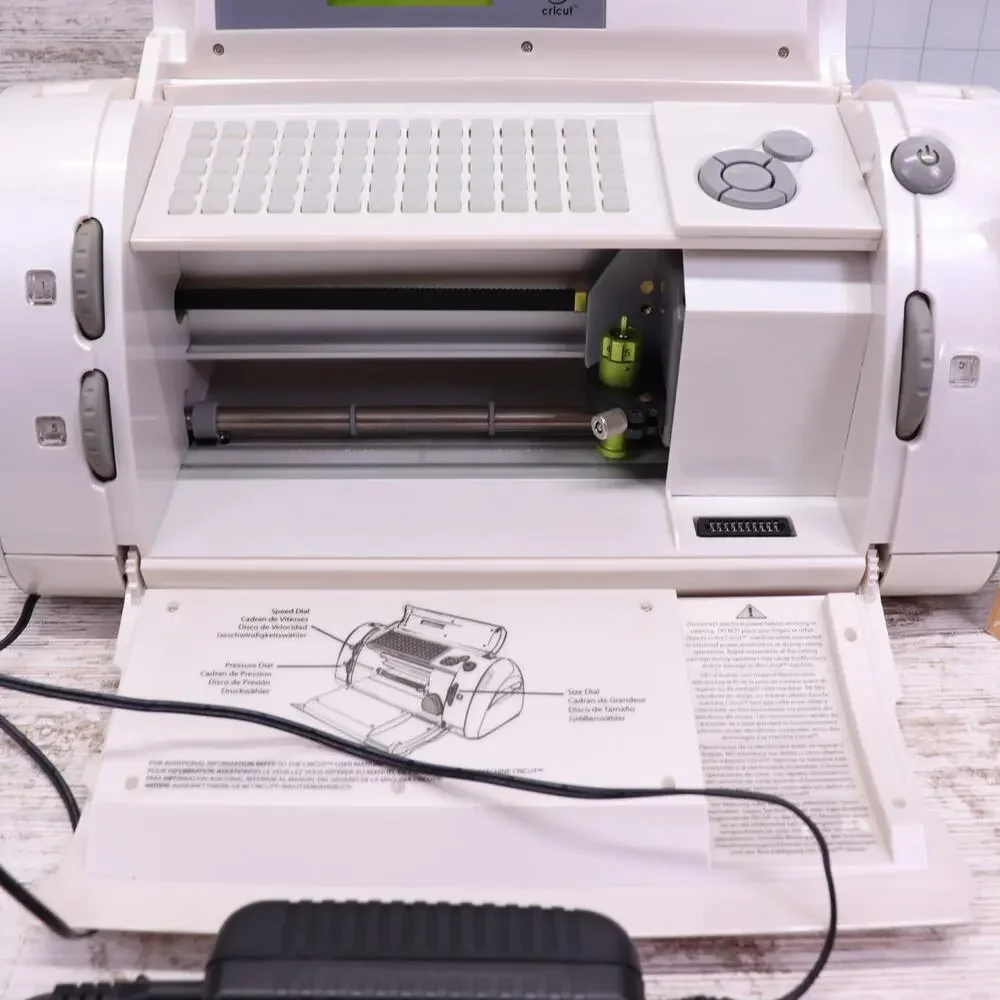 Cricut Personal Electronic Cutter Machine CRV001 Power Supply & George Cartridge